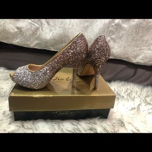 New Thalia Sodi Glitter Pump Heels
